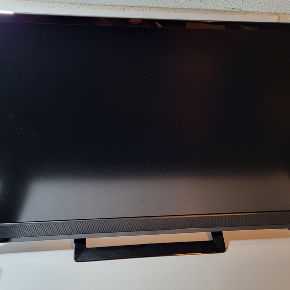 Vizio 24-Inch 1080p Smart LED TV E24-C1 - Picture 6 of 9